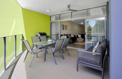 Cairns Central Business District Apartment | Pool View City Centre Apartment 202