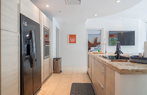 Jaco Condo | Pool-view condo with private rooftop & tub, balcony, shared pool & fast WiFi