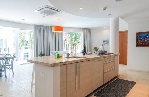 Jaco Condo | Pool-view condo with private rooftop & tub, balcony, shared pool & fast WiFi