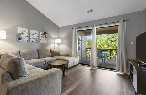 Table Rock Condo | Pool View Oasis | Community Amenities
