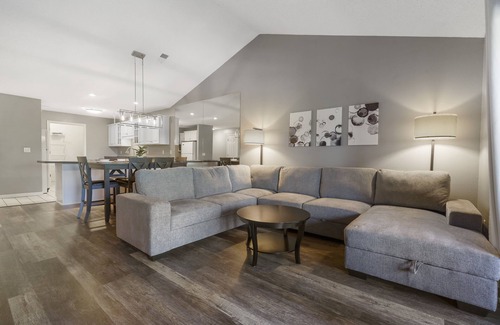 Table Rock Condo | Pool View Oasis | Community Amenities