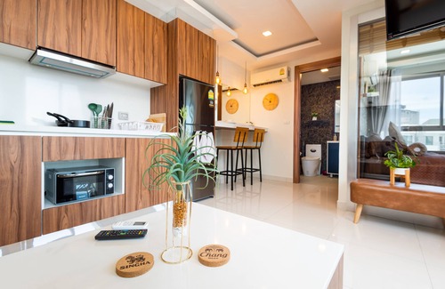 South Pattaya Condo | Pool Views De Luxe at Arcadia Beach Resort