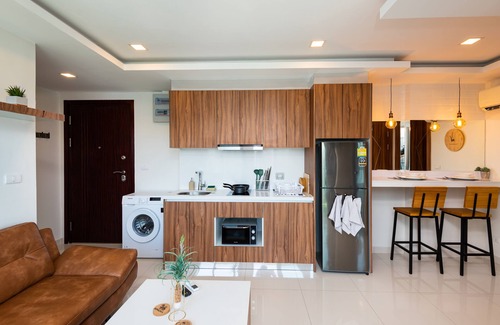 South Pattaya Condo | Pool Views De Luxe at Arcadia Beach Resort