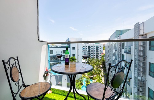 South Pattaya Condo | Pool Views De Luxe at Arcadia Beach Resort