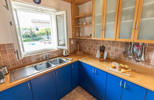 Bilice Villa | Pool villa in Sibenik near lake