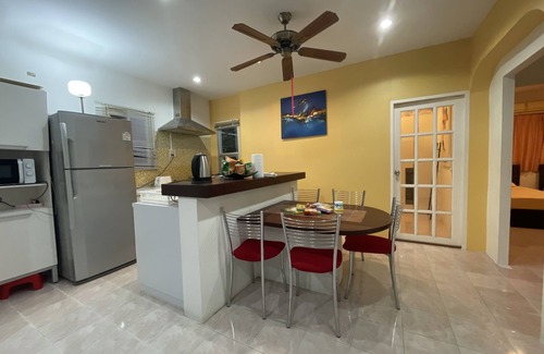 Kamala House | Pool villa, walk to beach, restaurants & 7Eleven