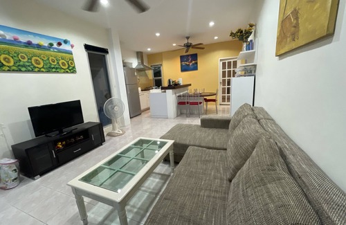 Kamala House | Pool villa, walk to beach, restaurants & 7Eleven