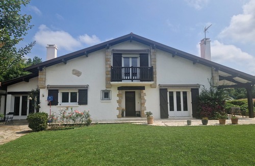 Ascain House | Pool villa with Rhune view, just a few minutes from the beach, tennis court and golf course