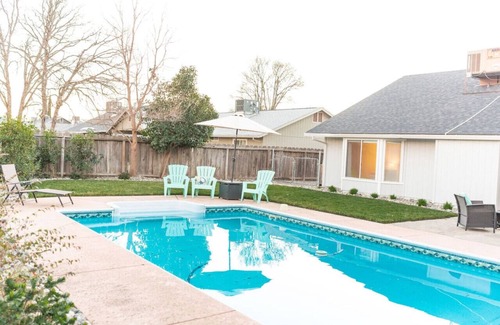 Columbia House | Pool (w/opt. fence) + 4BR + En Route to Lassen