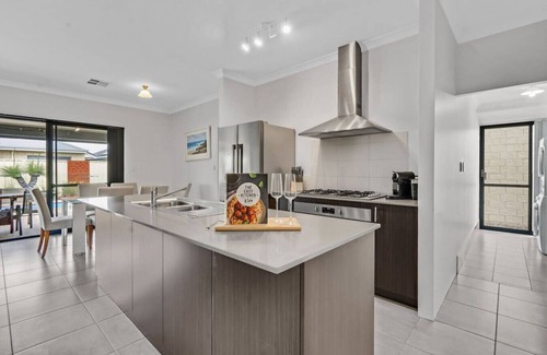 Eaton House | Pool, Wifi & BBQ | Cooinda "Happy Place"