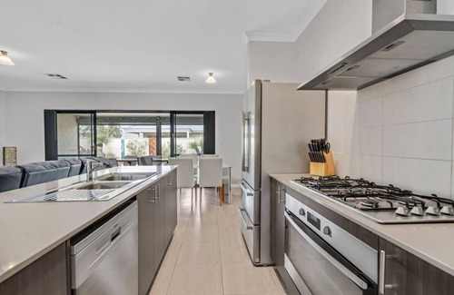 Eaton House | Pool, Wifi & BBQ | Cooinda "Happy Place"