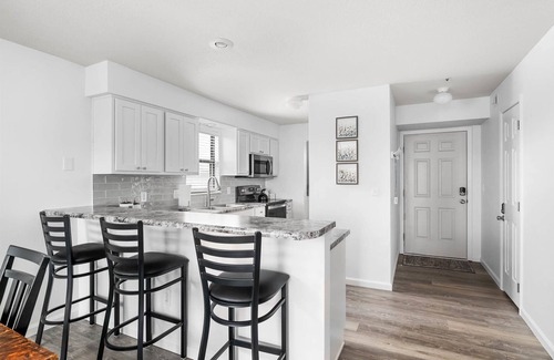 Table Rock Condo | Pools, golf, pickleball. Weekly discount, 'Stay & Play' golf packages!