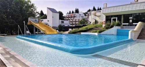 Sankt Englmar Apartment | Pools, Sauna und Balkon mit Panoramablick
