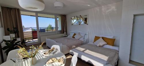 Sankt Englmar Apartment | Pools, Sauna und Balkon mit Panoramablick