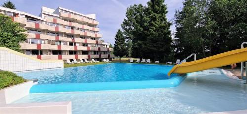 Sankt Englmar Apartment | Pools, Sauna und Balkon mit Panoramablick