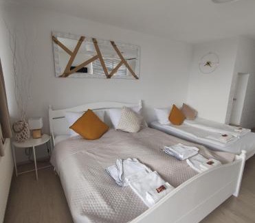 Sankt Englmar Apartment | Pools, Sauna und Balkon mit Panoramablick