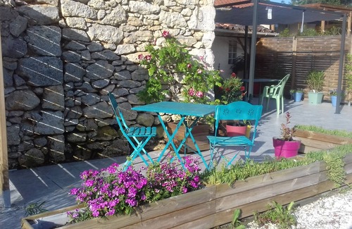 Cezan Bed & Breakfast | Poolside B&B in a renovated farmhouse in the heart of the Gers countryside