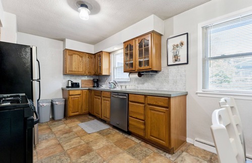 Norton Shores House | Poolside Escape | 5 Bed, 2 Bath