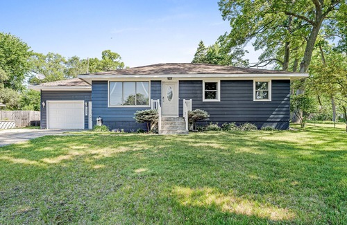 Norton Shores House | Poolside Escape | 5 Bed, 2 Bath