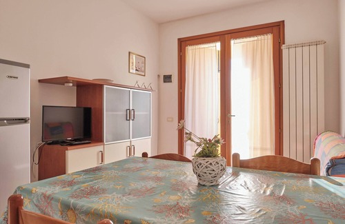 Rosapineta Apartment | Poolside escape in Rosolina-Beahost