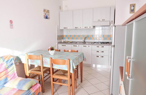 Rosapineta Apartment | Poolside escape in Rosolina-Beahost