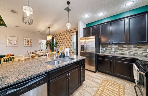 West Haven House | Poolside Haven: BBQ - 6bd - 15mins to Disney World