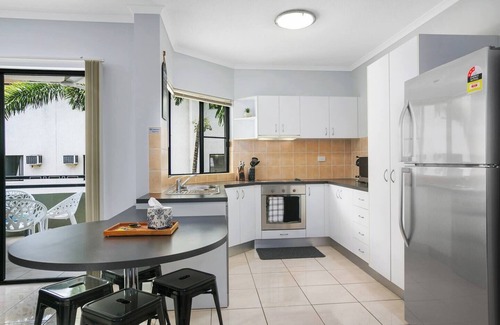Manunda Apartment | Poolside Living in Contemporary Tropical Retreat