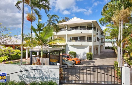 Manunda Apartment | Poolside Living in Contemporary Tropical Retreat