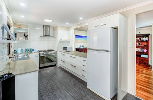 Battery Hill House | Poolside Oasis is the Ultimate Family, Couple or Business getaway Holiday House.