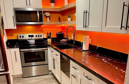 Racquet Club West Condo | Poolside Palm Springs Getaway