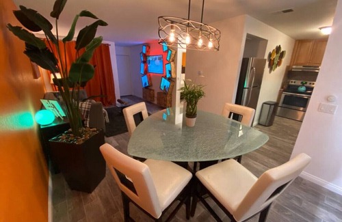 Racquet Club West Condo | Poolside Palm Springs Getaway