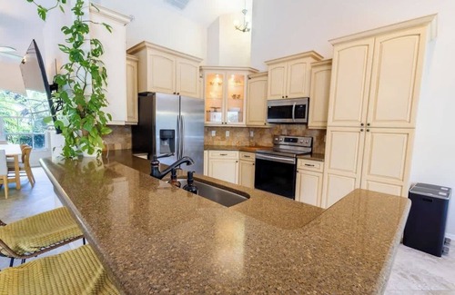 Valrico House | Poolside Palms Getaway - Near Tampa Brandon Valrico