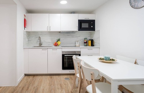 Sao Mamede de Infesta Apartment | Poolside Duo Retreat, Silva Brinco by HostWise