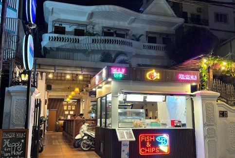Chamkar Mon Hotel | Poolside Villa