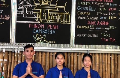 Chamkar Mon Hotel | Poolside Villa
