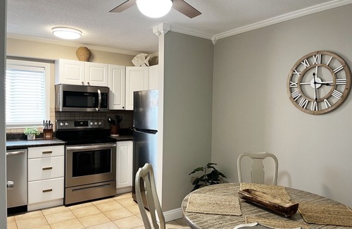 Palmetto Dunes Condo | Poolview Condo: Private Boardwalk to Beach-Indoor/Outdoor Pools-Tennis