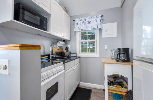 South Yarmouth Cottage | Popie's Place Cozy Cottage with Stunning Water Views