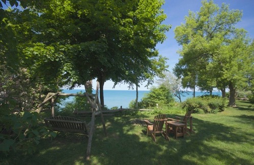 Dashwood Cottage | Poplar Beach Lakefront Cottage!