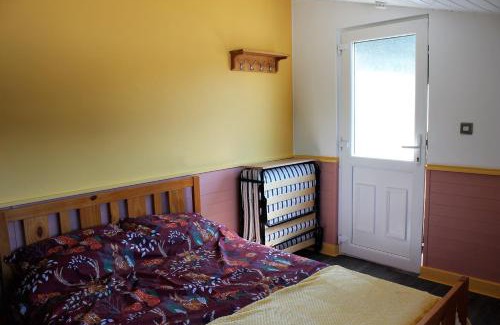 Corwen Apartment | Poplar Lodge, Dee Valley Stays - cosy microlodge with detached private shower & WC