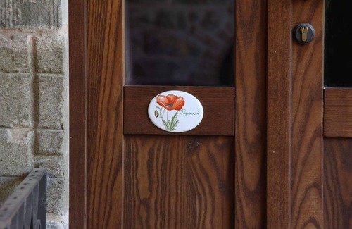 Fivizzano Apartment | "Poppies": Country apartment with pool, near Cinque Terre