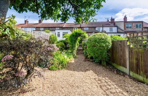 Briston House | Poppy Cottage - Three Bedroom House, Sleeps 5