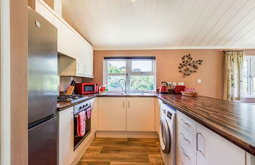 Charlton Horethorne Cottage | POPPY LODGE, pet friendly, with a garden in Charlton Horethorne