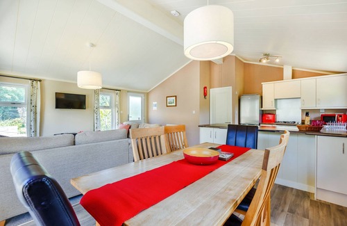 Charlton Horethorne Cottage | POPPY LODGE, pet friendly, with a garden in Charlton Horethorne