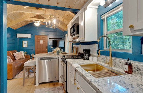 Lookout Valley Neighborhood Association Apartment | Pops Cabin | Lookout Mountain | Luxury Tiny Home