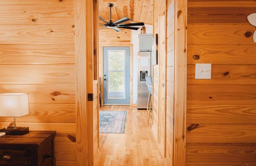 Piper Gap Cabin | Pops Cozy Cabin w/an incredible valley view. Gas firepit, full kitchen and more