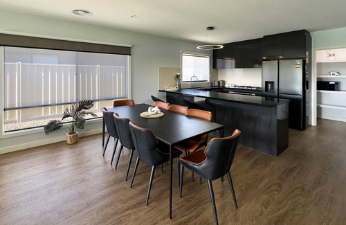 Kialla House | Popular Luxury Villa Kialla Shepparton