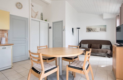 La Couarde-sur-Mer Apartment | Porcelaine House .