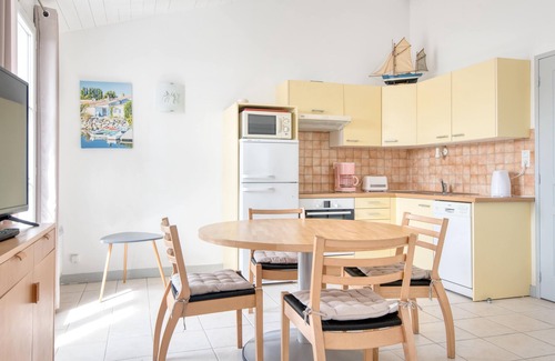 La Couarde-sur-Mer Apartment | Porcelaine House .