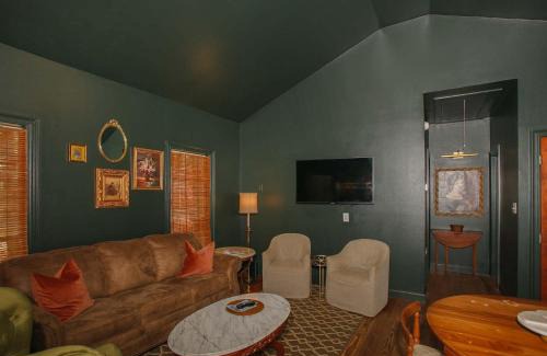 Point Clear House | Porch Lane Cottage F
