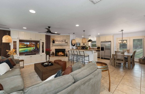 Fredericksburg House | Porch & Pour - Hot Tub & Fire Pit